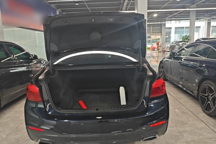 Used BMW 5 Series 2019 Facelifted 530Li Leading Edition M Sport Package Trunk