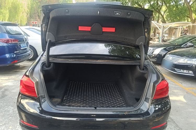 Used BMW 5 Series 2019 530Li Leading Model Luxury Package Trunk