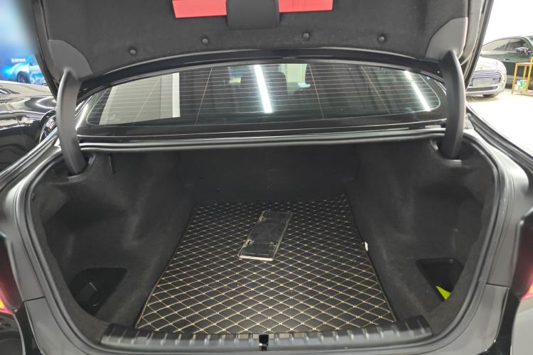 Used BMW 5 Series 2019 Facelifted 530Li Leading Edition M Sport Package Trunk