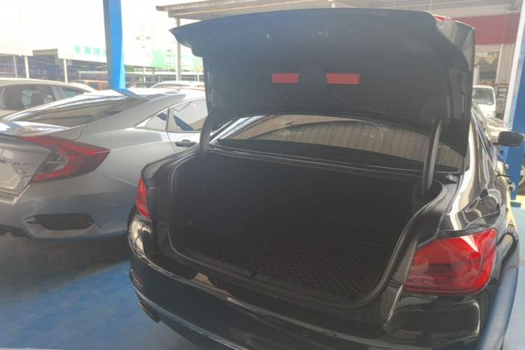 Used BMW 5 Series 2019 530Li Leading Model Luxury Package Trunk