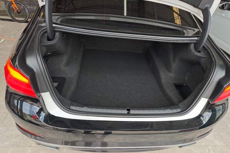Used BMW 5 Series 2019 525Li Luxury Package Trunk