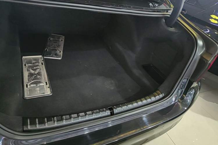 Used BMW 5 Series 2019 530Li Leading Model Luxury Package Trunk