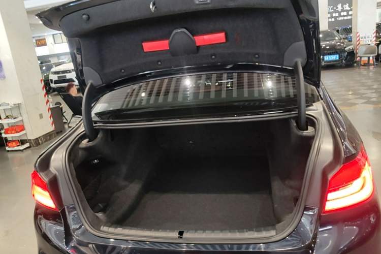 Used BMW 5 Series 2019 530Li Leading Model M Sport Package Trunk
