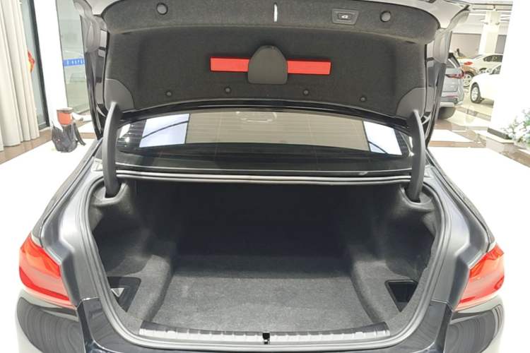 Used BMW 5 Series 2019 525Li M Sport Package Trunk