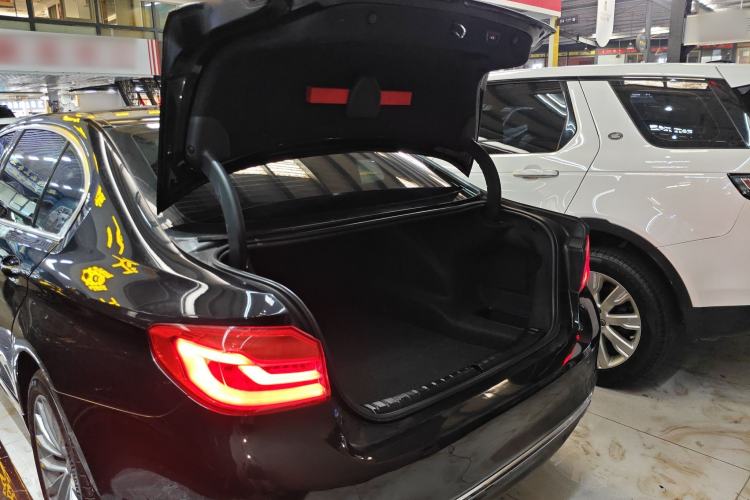 Used BMW 5 Series 2019 525Li Luxury Package Trunk