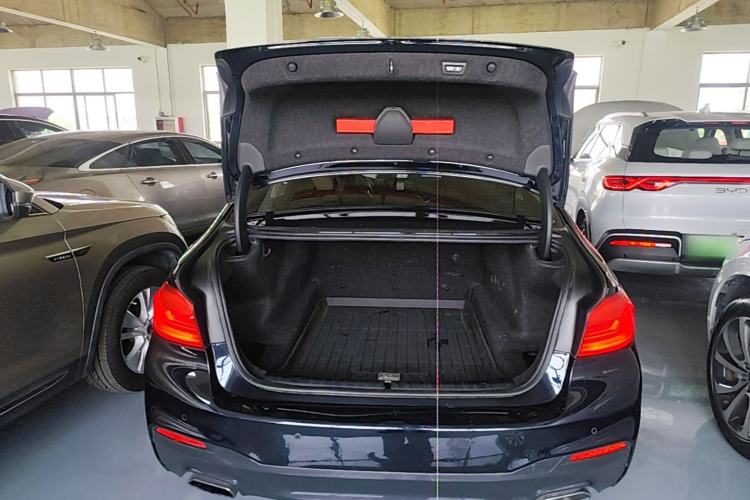 Used BMW 5 Series 2019 Facelifted 530Li Leading Edition M Sport Package Trunk