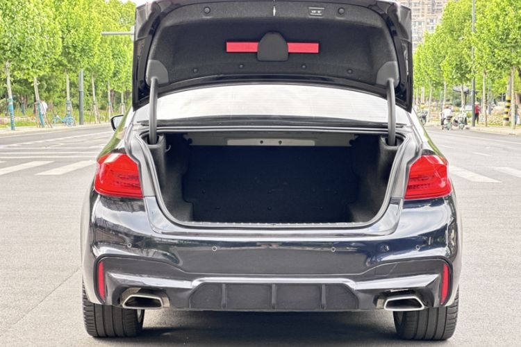 Used BMW 5 Series 2019 530Li Luxury Edition M Sport Package Trunk