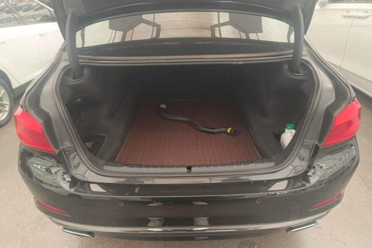 Used BMW 5 Series 2019 525Li Luxury Package Trunk