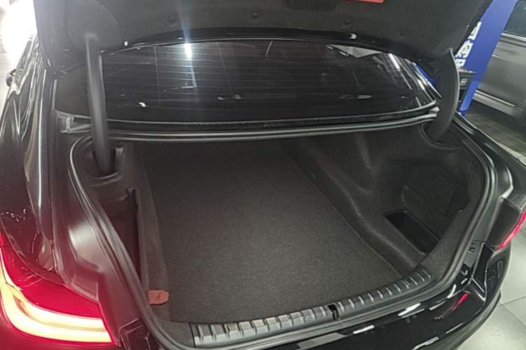 Used BMW 5 Series 2019 Restyled 530Li Luxury Edition M Sport Package Trunk
