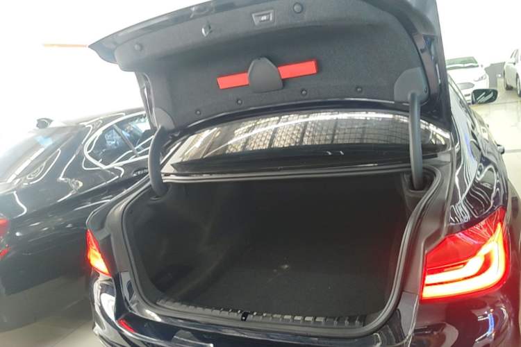 Used BMW 5 Series 2019 Restyled 525Li M Sport Package Trunk