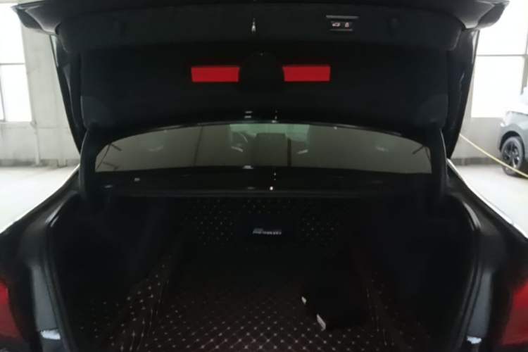 Used BMW 5 Series 2019 530Li Luxury Edition Premium Package Trunk