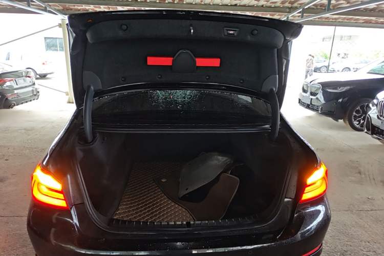 Used BMW 5 Series 2019 Facelifted 530Li Leading Edition Luxury Package Trunk