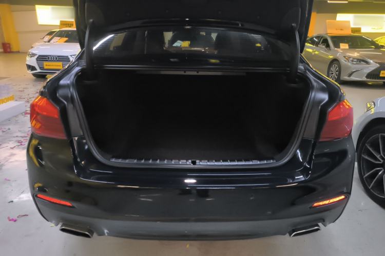 Used BMW 5 Series 2019 Facelifted 530Li Leading Edition M Sport Package Trunk