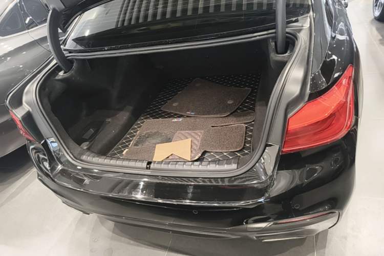 Used BMW 5 Series 2019 Restyled 525Li M Sport Package Trunk