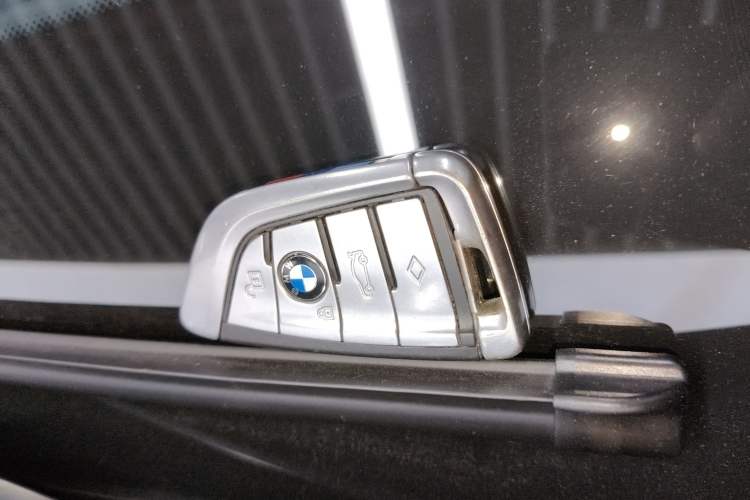 Used BMW 5 Series 2019 525Li M Sport Package Vehicle Key