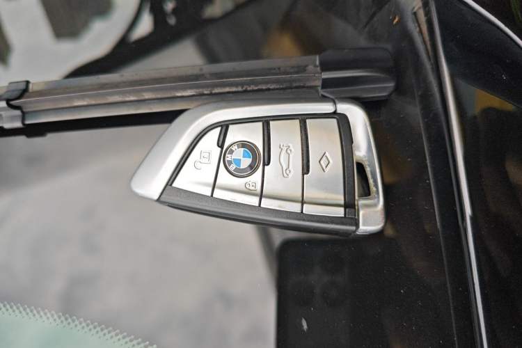 Used BMW 5 Series 2019 530Li Leading Model Luxury Package Vehicle Key
