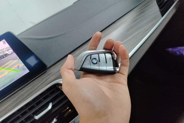 Used BMW 5 Series 2019 530Li Leading Model Luxury Package Vehicle Key