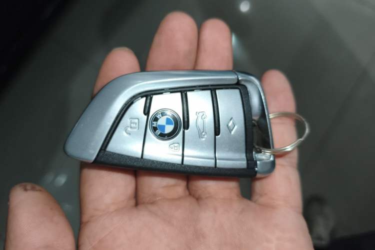 Used BMW 5 Series 2019 530Li Leading Model Luxury Package Vehicle Key