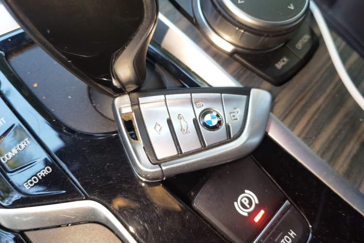Used BMW 5 Series 2019 530Li xDrive Luxury Package Vehicle Key