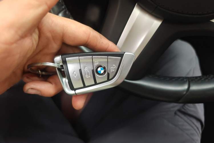Used BMW 5 Series 2019 Facelifted 530Li Leading Edition M Sport Package Vehicle Key