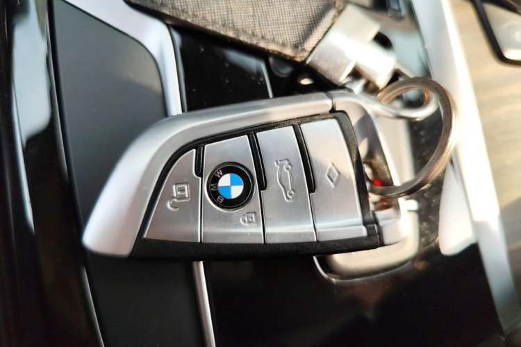 Used BMW 5 Series 2019 530Li Leading Model Luxury Package Vehicle Key