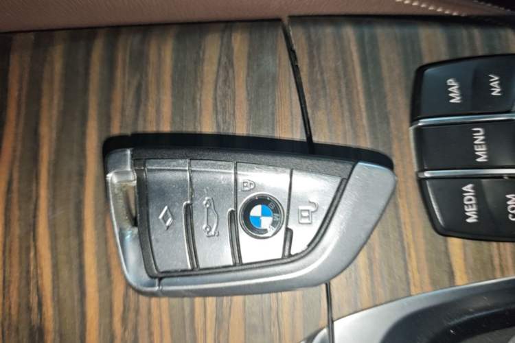 Used BMW 5 Series 2019 530Li xDrive Luxury Package Vehicle Key