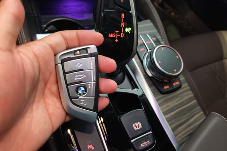 Used BMW 5 Series 2019 530Li Leading Model Luxury Package Vehicle Key