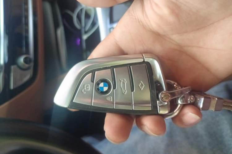 Used BMW 5 Series 2019 525i M Sport Package Vehicle Key