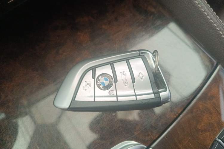 Used BMW 5 Series 2019 525Li Luxury Package Vehicle Key