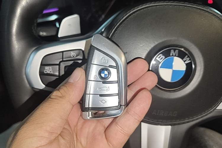 Used BMW 5 Series 2019 Restyled 530Li Luxury Edition M Sport Package Vehicle Key