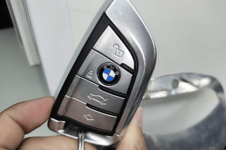Used BMW 5 Series 2019 530Li xDrive Luxury Package Vehicle Key