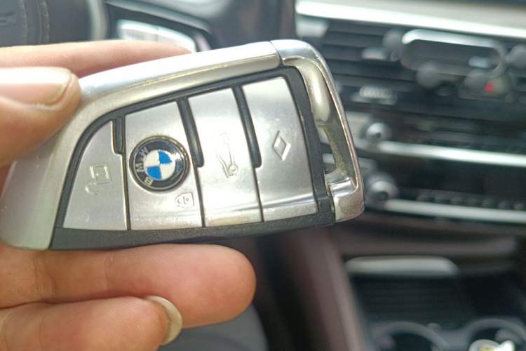 Used BMW 5 Series 2019 530Li Leading Model Luxury Package Vehicle Key