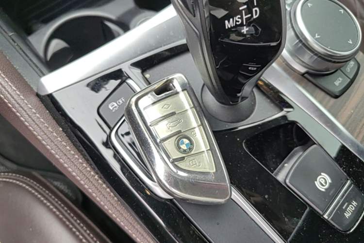 Used BMW 5 Series 2019 530Li Leading Model Luxury Package Vehicle Key