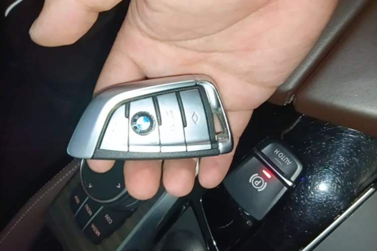 Used BMW 5 Series 2019 530Li Luxury Edition Premium Package Vehicle Key