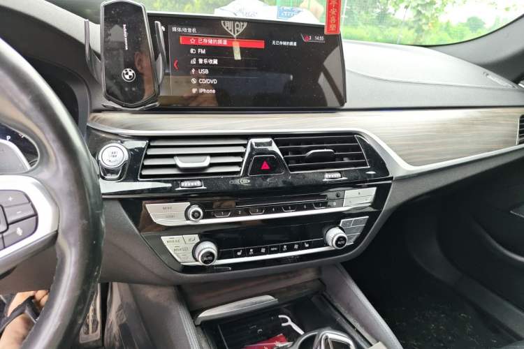 Used BMW 5 Series 2019 Facelifted 530i M Sport Package Audio And AC Panel