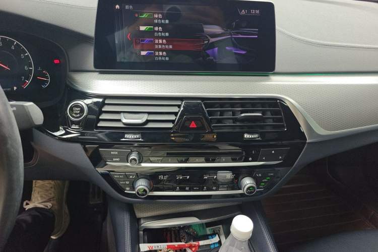 Used BMW 5 Series 2019 525i M Sport Package Audio And AC Panel