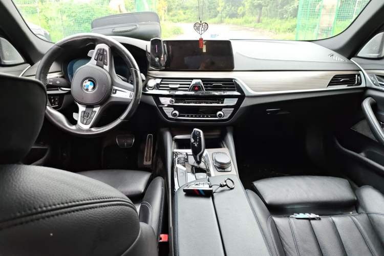 Used BMW 5 Series 2019 Facelifted 530i M Sport Package Center Console