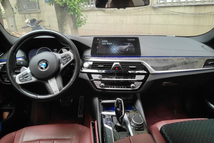 Used BMW 5 Series 2019 Facelifted 530Li Leading Edition M Sport Package Center Console