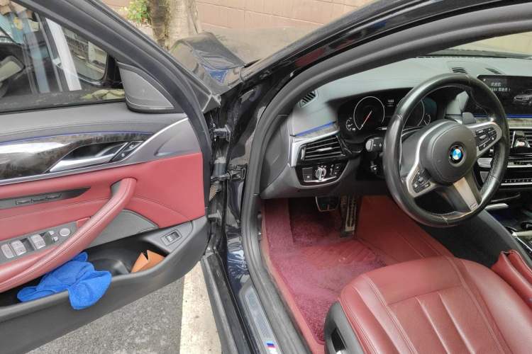 Used BMW 5 Series 2019 Facelifted 530Li Leading Edition M Sport Package Driver Seat