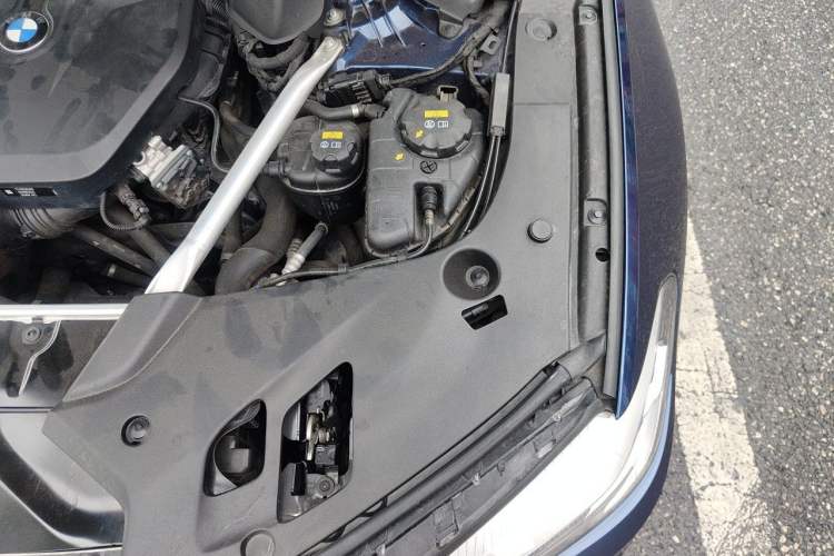Used BMW 5 Series 2019 525i M Sport Package Engine Bay Left