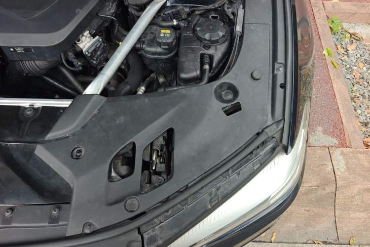 Used BMW 5 Series 2019 525i M Sport Package Engine Bay Left