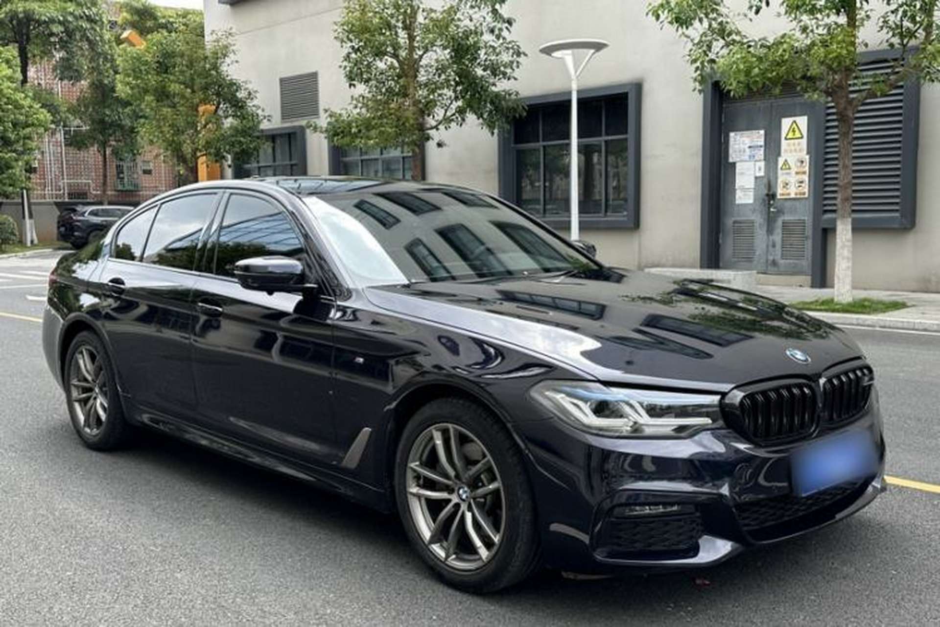 Used BMW 5 Series 2019 525i M Sport Package Exterior 3