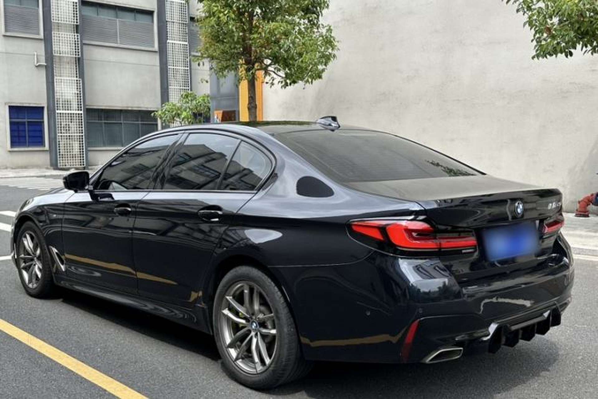 Used BMW 5 Series 2019 525i M Sport Package Exterior 6