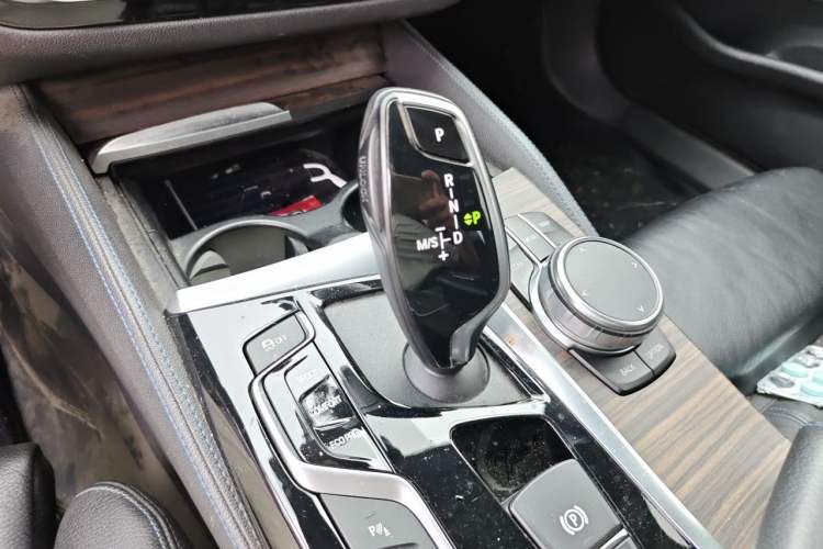 Used BMW 5 Series 2019 Facelifted 530i M Sport Package Gear Lever