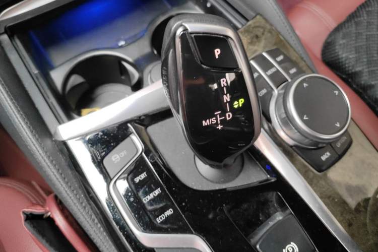 Used BMW 5 Series 2019 Facelifted 530Li Leading Edition M Sport Package Gear Lever