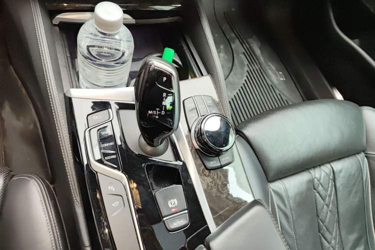 Used BMW 5 Series 2019 540i M Sport Package Gear Lever