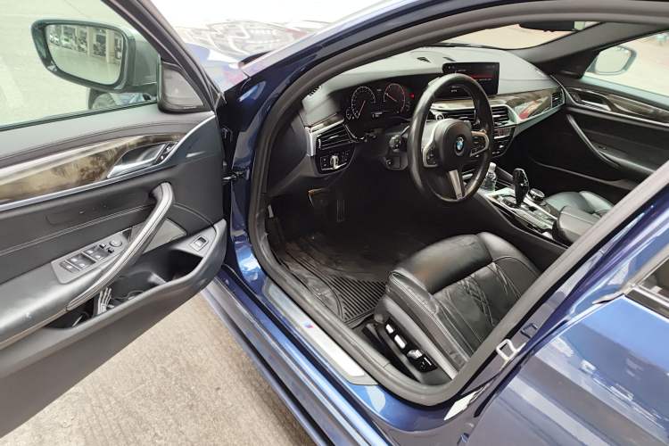 Used BMW 5 Series 2019 540i M Sport Package Interior 3