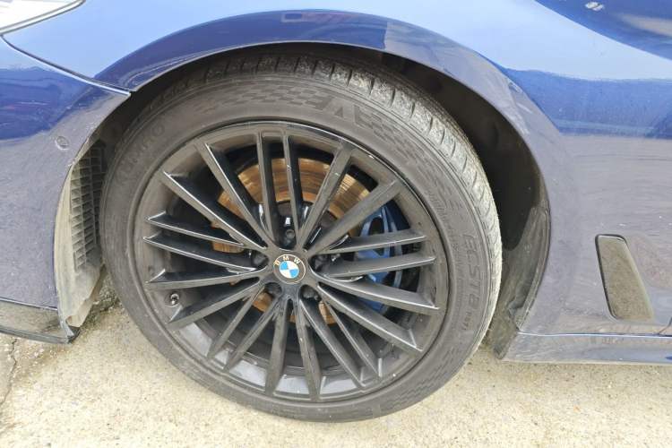 Used BMW 5 Series 2019 Facelifted 530i M Sport Package Right Front Wheel Hub