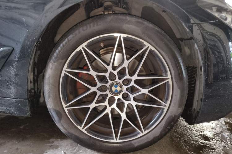 Used BMW 5 Series 2019 Restyled 525Li M Sport Package Right Front Wheel Hub