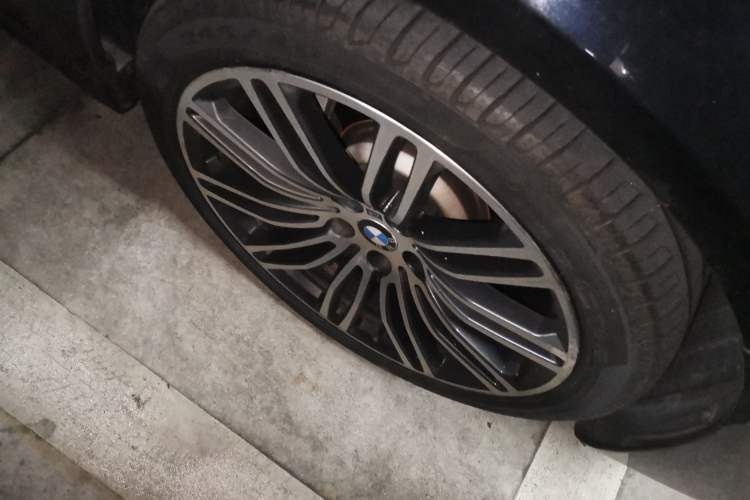 Used BMW 5 Series 2019 530Li Leading Model M Sport Package Right Front Wheel Hub